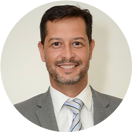 Dr. Ricardo Leão